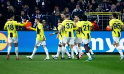 Anderlecht - Fenerbahçe maçında ortalık karıştı... Karşılaşmanın ilk dakikalarında maç durdu!