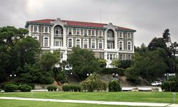 Boğaziçi Üniversitesi akademisyenlerinden 'Öğrenci Kulüpleri' kararına tepki