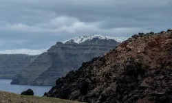 Santorini'deki depremler sürerken flaş iddia: Yeni yanardağ mı oluşuyor?