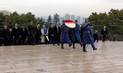 Türk Hava Kurumu 100. Yılında Anıtkabir’i ziyaret etti