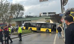 İETT otobüsü kaza yaptı: Basın mensuplarına engel olmaya çalıştı!