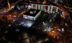 İBB binasının önünde mahşeri kalabalık: Güvenlik önlemleri had safhada!