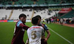 Konyaspor - Trabzonspor maçında kavga! Futbolcular birbirine girdi!