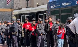 Filistin destekçisi Yahudi protestocular Trump Tower'ı işgal etti!