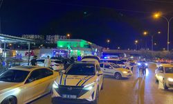 Plakasız ve ehliyetsiz yakalanınca polise çarpıp kaçtı!