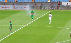 Ankaragücü - Amedspor maçı gergin başladı: Amedspor oyuncularına şişe atıldı!