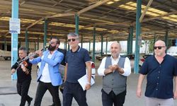 Akaryakıt firmasından sıra dışı protesto: Mahkeme kararını davul zurnayla teslim ettiler