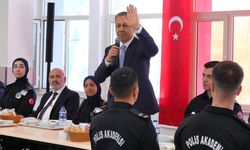 Bakan Yerlikaya Polis Akademisinde öğrencilerle bir araya geldi
