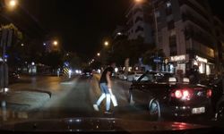 İzmir’de Trafikte Korku Dolu Anlar: Döner Bıçağıyla Saldırdı O Anlar Kamerada