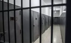 Fransa'da akıl almaz olay: Mahkum tahliye olan arkadaşının valizine saklanarak kaçtı!