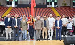 Mamak’ta halk oyunları coşkusu! Ankara grup yarışması renkli görüntülere sahne oldu