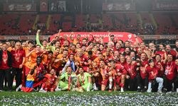 Galatasaray 25. şampiyonluğuna ulaşarak tarihine 5. yıldızı ekledi