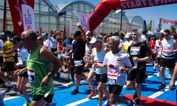 Ankara Yarı Maratonu’nda Özgür Özel ve Mansur Yavaş’tan Sürdürülebilir Spor Mesajı