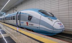 İstanbul'dan Ankara'ya gelen tren hattında elektrikler kesildi!