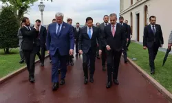 Dolmabahçe’de İlk Üçlü Zirve Tamamlandı: Ukrayna “Koşulsuz Ateşkese Hazırız” Mesajı Verdi