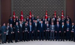 Cumhurbaşkanı Erdoğan’dan Medya Ödülleri'ni teslim etti: Yeni Akit'e "yılın haber sitesi ödülü" geldi!