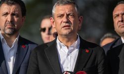 AKM çıkışı karıştı: CHP lideri Özgür Özel'e yakın mesafeden saldırı