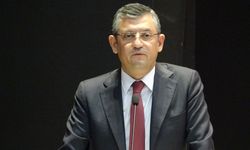 CHP lideri Özel Leman'ın skandal karikatürünü savundu: "Karikatüre iyi bakın"
