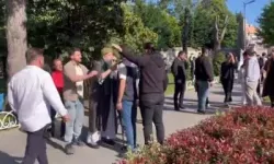 Saraçhane'de ortalık karıştı: Cübbeli diye yaşlı adama böyle saldırdılar!