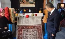 Başkan Tiryaki’nin halı tezgâhı başındaki zor anları