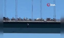 15 Temmuz Şehitler Köprüsü’nden atlayan bir kişi hayatını kaybetti... O anlar kamerada