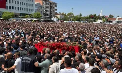 Ferdi Zeyrek’in cenaze namazı camiye sığmadı meydanda kılındı!