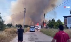 Antalya Aksu’da orman yangını! Alevler yerleşim yerlerine yaklaştı