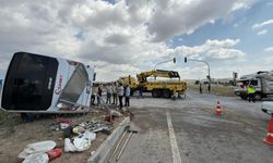 Ankara’da servis minibüsü ile hayvan yüklü kamyonet çarpıştı: Yaralılar var!