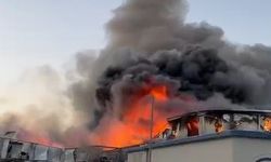 Prefabrik yatakhane alevlere teslim oldu! İşçiler son anda kurtuldu