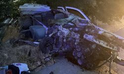 Susurluk’ta Dehşet! Yolda Duran Kamyona Çarpan Otomobilde 3 Kişi Hayatını Kaybetti