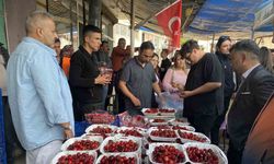 Alaşehir'de Kiraz Festivali Renkli Görüntülere Sahne Oldu: 10 Dakikada 2,5 Kilo Kiraz Yedi