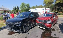 Antalya Manavgat’ta İki Araç Çarpıştı: 2’si Yabancı Uyruklu 7 Yaralı