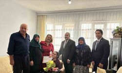 Hastalığı sebebiyle okula gidemedi, evde eğitimle mezun oldu