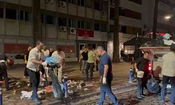 İzmir'de biriken çöpleri Başkan Cemil Tugay topladı