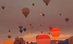 Güneşin battığı anlarda balonlarla renklendi! Kapadokya'nın muhteşem görüntüsü