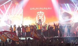 Galatasaray’ın 5 yıldızlı forması tarihi heykeli süsleyecek
