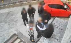 Kadıköy’de Bıçaklı Gasp Kamerada: 17 Yaşındaki Şüpheliye Ev Hapsi