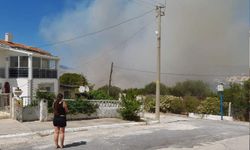 Çeşme'de Korkutan Yangın: Otluk Alanda Başladı Ormana Sıçradı! Yazlık Evler Boşaltıldı