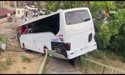 Servis otobüsü şarampole yuvarlandı: Çok sayıda yaralı var!