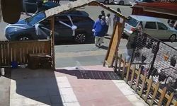 Ankara’da feci kaza: Anne ve çocuğuna otomobil çarptı, çocuk metrelerce savruldu!