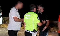 Aksaray’da Alkol Kaza Getirdi: Direğe Çarpan Sürücü Tepkisiyle de Gündem Oldu