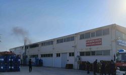 Ankara Sincan'da boya fabrikasındaki yangın kontrol altına alındı