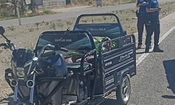 Beypazarı'nda tırın sıkıştırdığı motosiklet devrildi