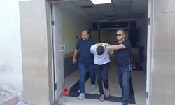 Camide namaz kılarken husumetlisini boğazından bıçaklamıştı! Tutuklandı