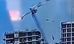 Şantiyede Dehşet Anları: Tonlarca Ağırlıktaki Vinç Devrildi