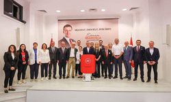 CHP'de kimlik krizi: Atatürk'ün fotoğrafını indirip İmamoğlu'nunkini astılar!
