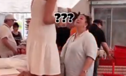 O kadını gören gözlerine inanamadı! 2 metre boya sahip turist kadın gündem oldu