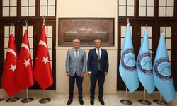 Uşak Üniversitesi Rektörü Prof. Dr. Ekrem Savaş’tan Rektör Prof. Dr. Uğur Ünal’a Ziyaret