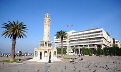 İzmir Büyükşehir Belediyesi'ne şafak operasyonu: Başkan Tunç Soyer de gözaltında!