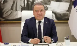 Antalya Büyükşehir Belediyesi önünde Başkan Böcek’e destek mitingi düzenleniyor